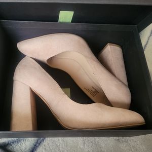 Nude Fashion to Figure Size 9 Chunky Heels